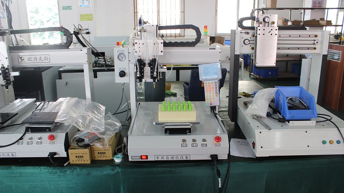 自動點(diǎn)膠機(jī)